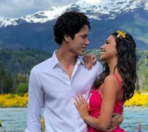 Mariana Rios e Lucas Kalil ficam noivos na Patagônia